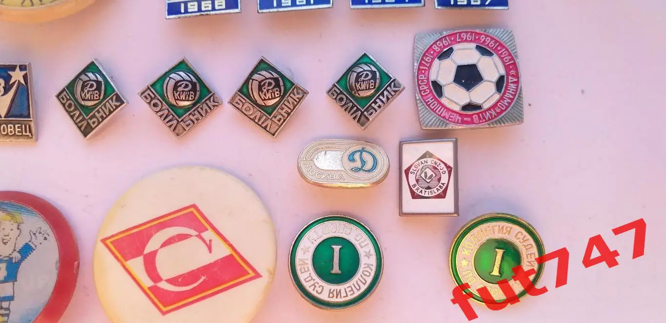 футбольные значки СССР....... цена за все 5