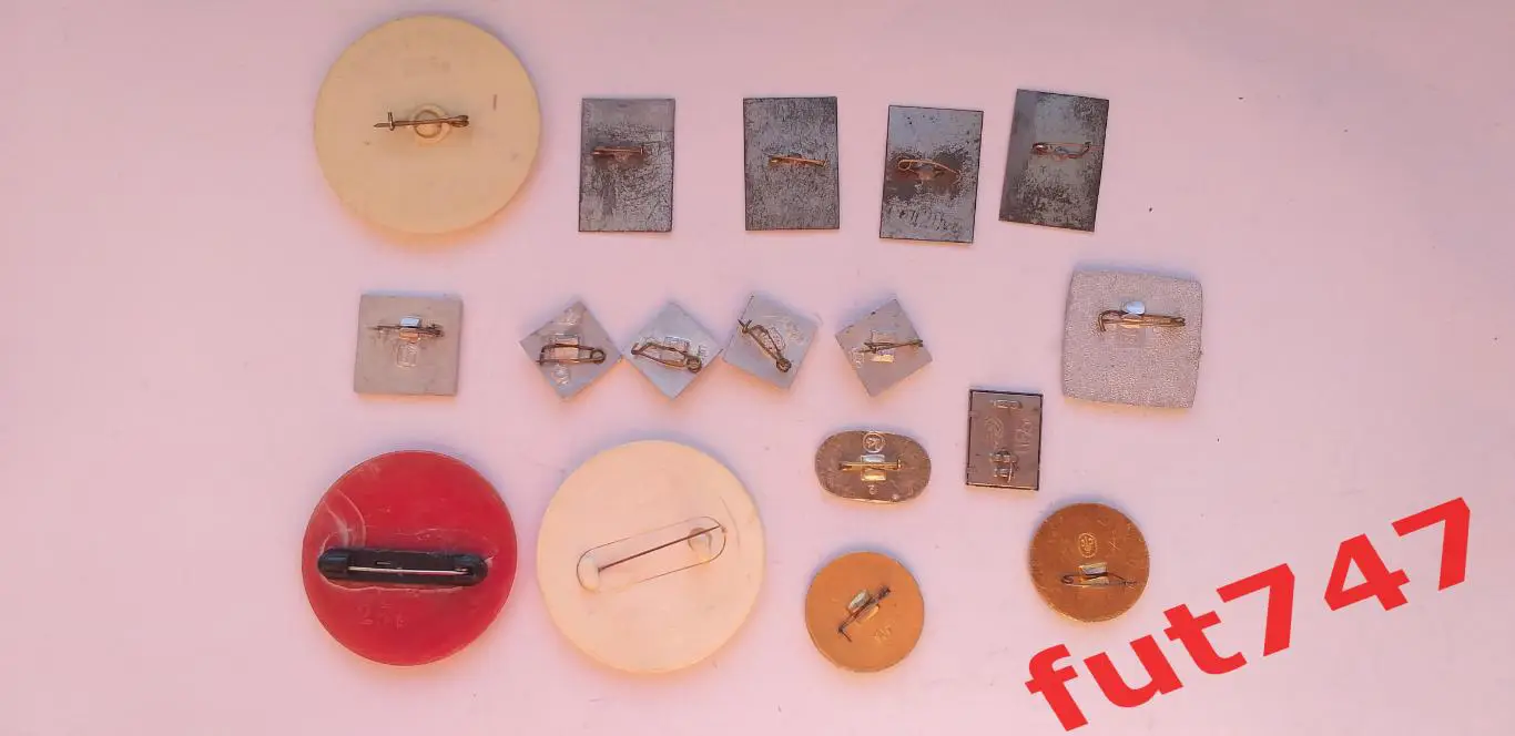 футбольные значки СССР....... цена за все 7