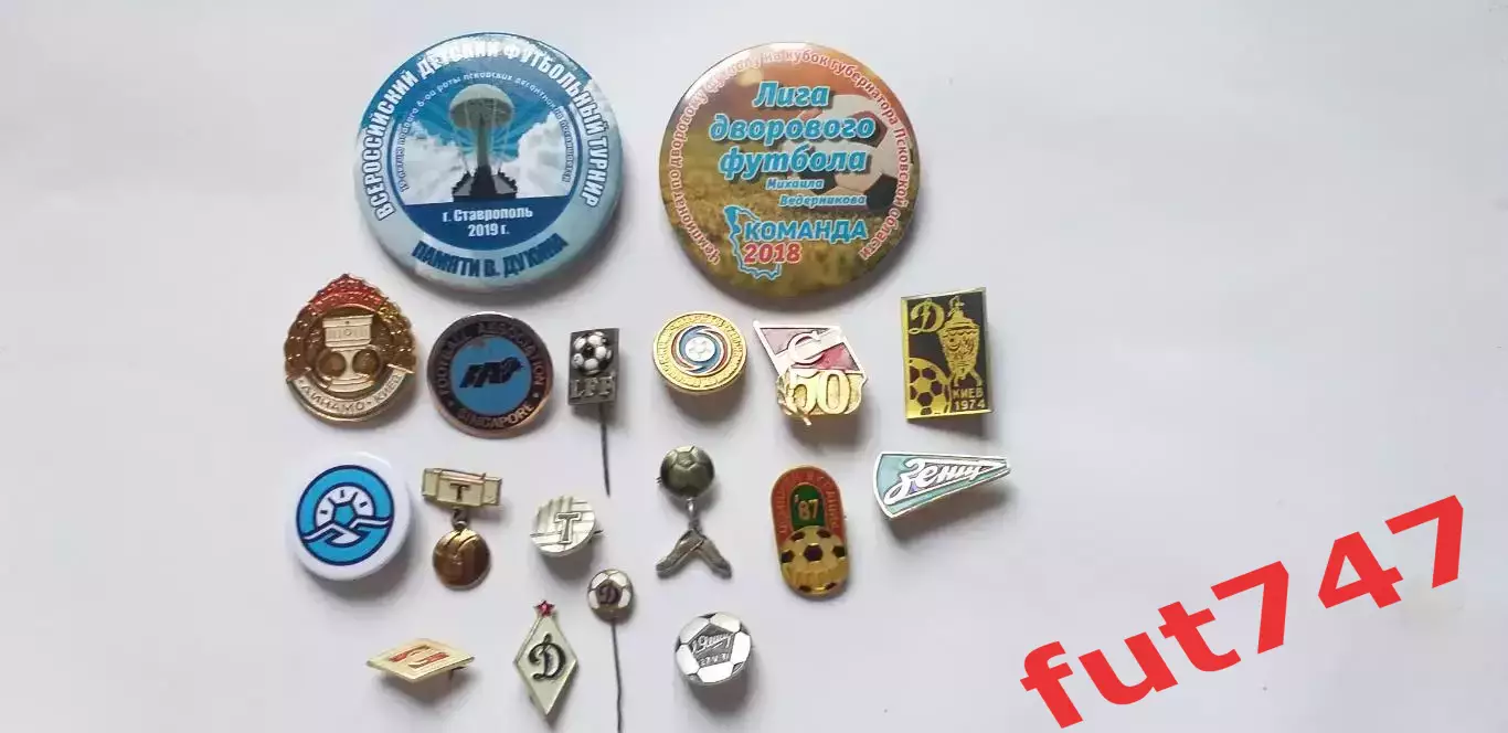 футбольные значки СССР и другие....... цена за все