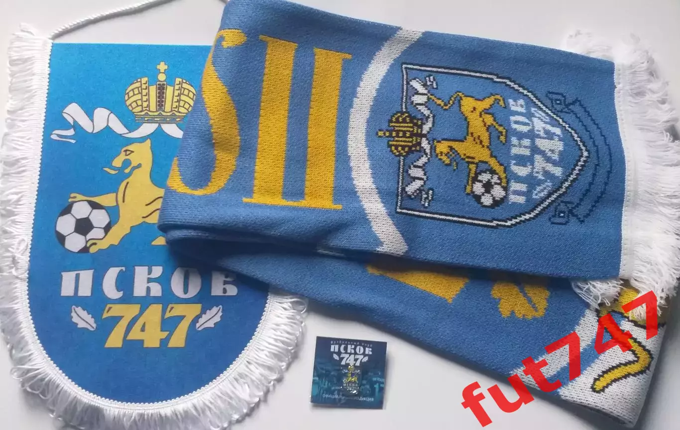 ФК Псков -747 ....оригинал...шарф вымпел и знак 1