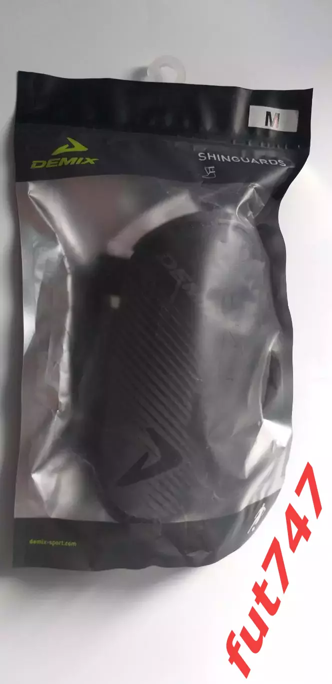 Щитки для футбола DEMIX DS50B2M.....новые.....дешево....
