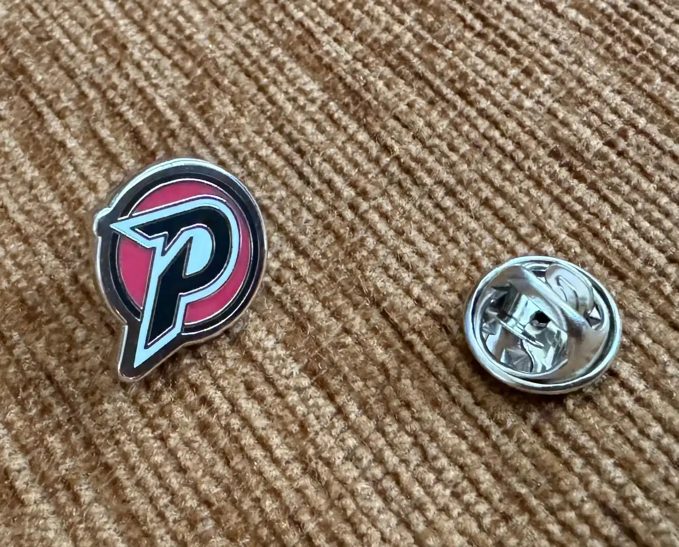 Официальный значок ХК Рубин Тюмень 1