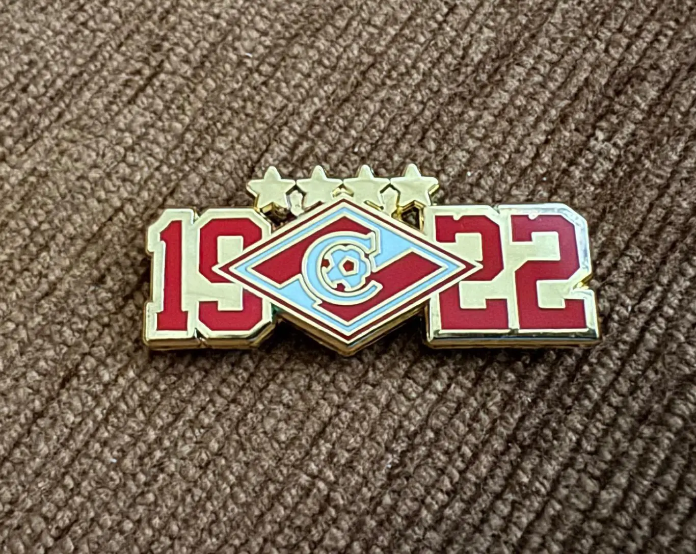 Официальный значок ФК «Спартак Москва» (год основания клуба)