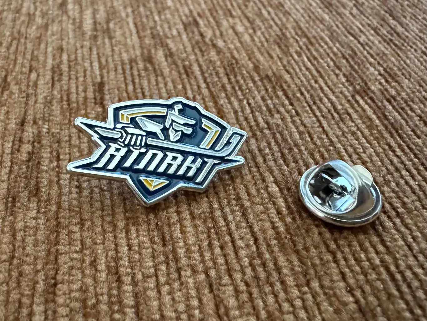 Официальный значок МХК «Атлант» Московская область 1