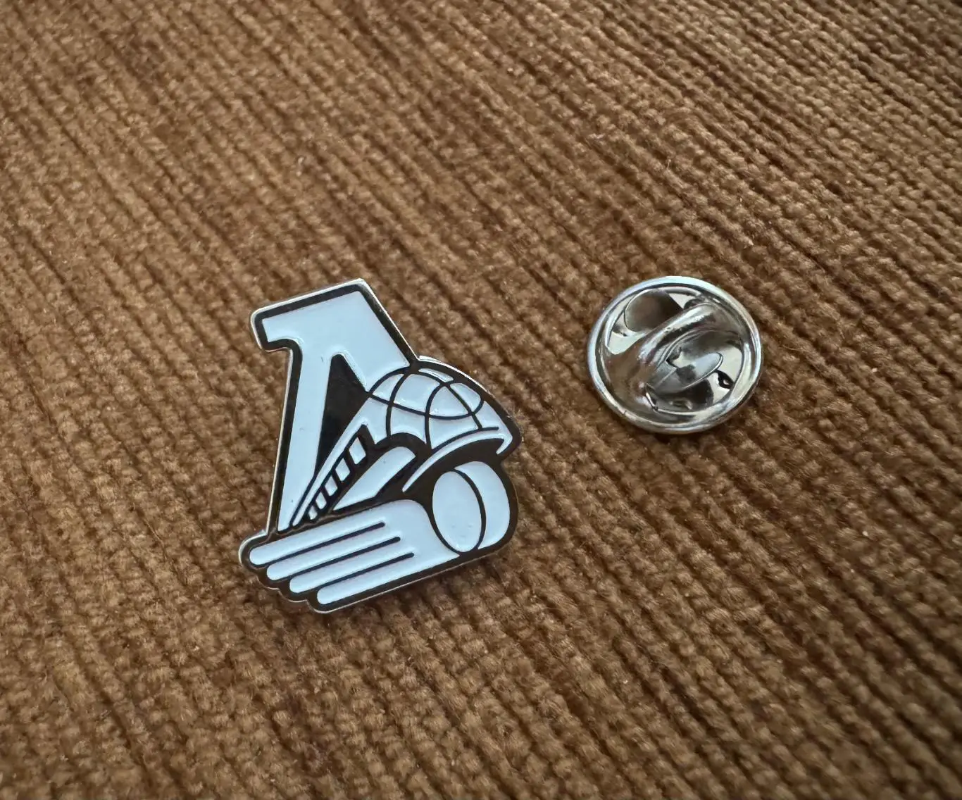 Официальный значок ХК «Локомотив» Ярославль 1