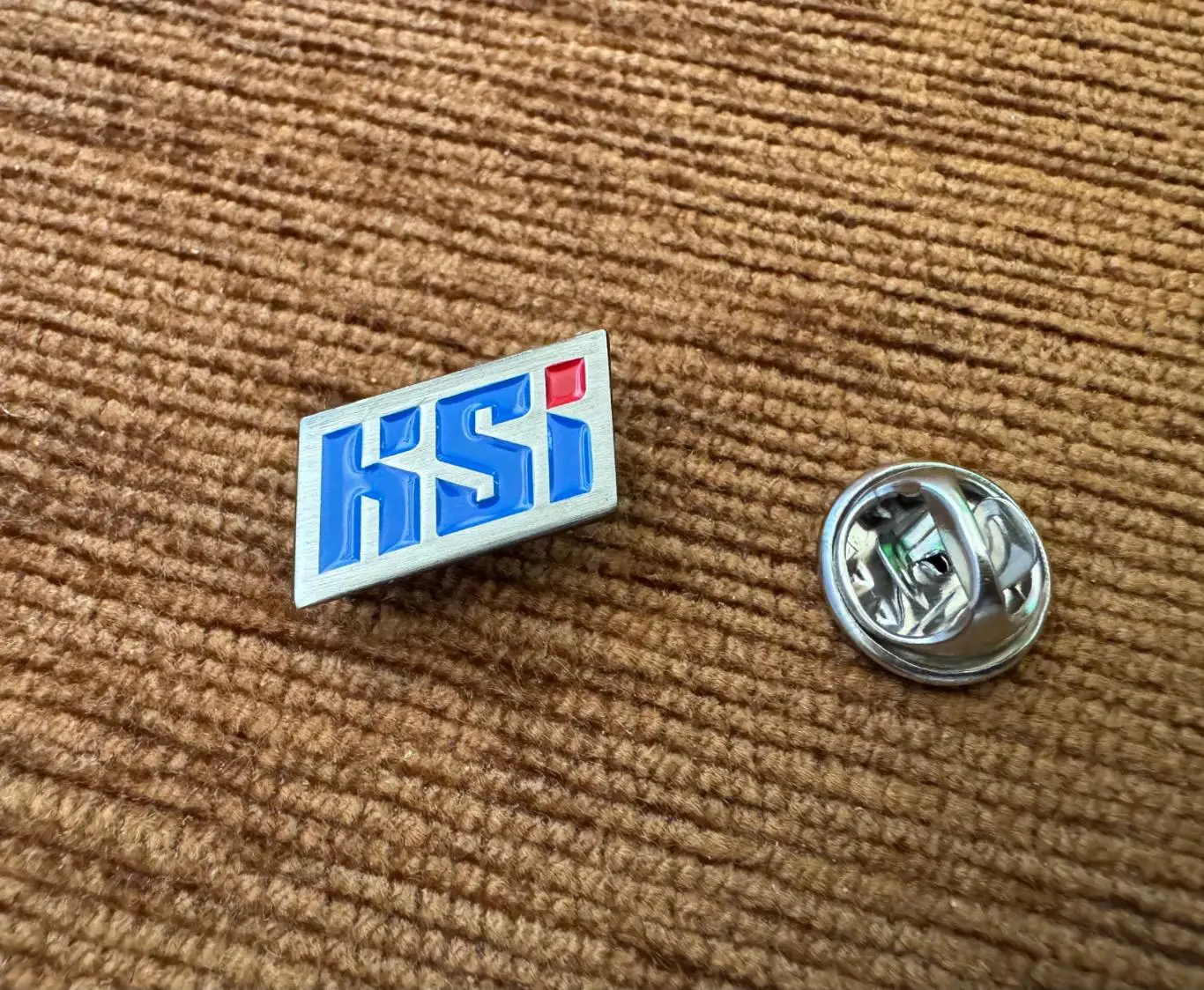 Официальный значок «Федерация футбола Исландии» (1) 1