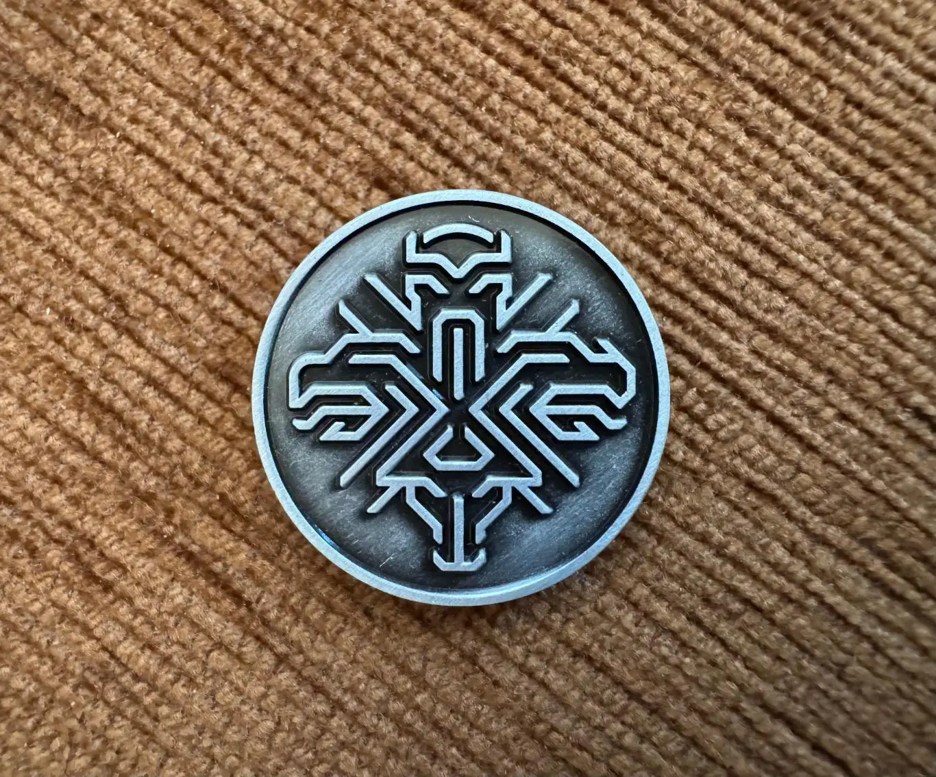 Официальный значок «Федерация футбола Исландии» (2)