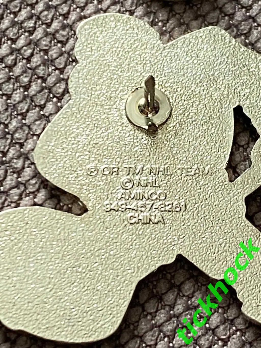 ХК Тампа Бэй Лайтнинг (НХЛ) - значок с изображением хоккеиста -- 3