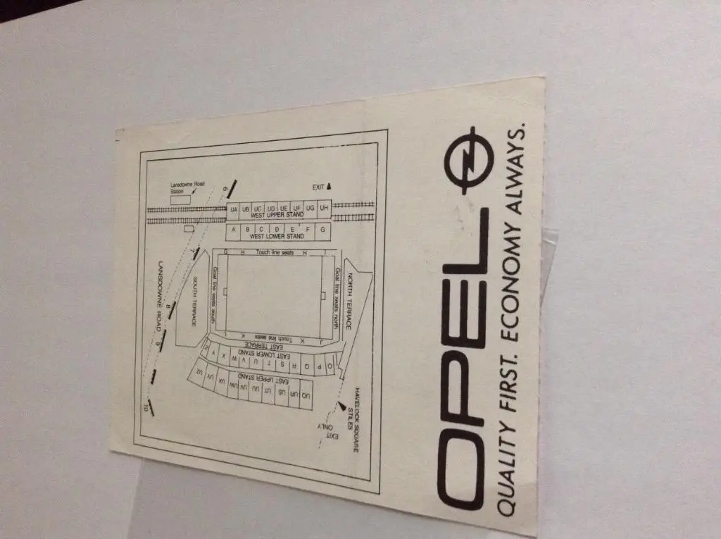 билет на матч первых сборных в Дублине: Ирландия - СССР 25.04.1990---SY 2