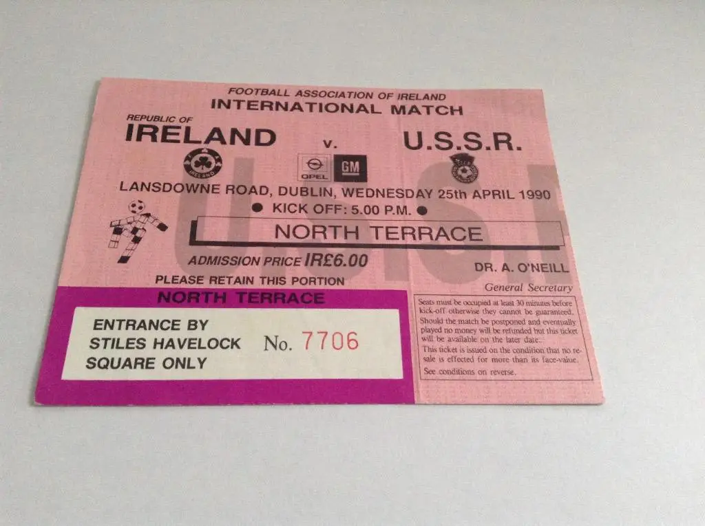 билет на матч первых сборных в Дублине: Ирландия - СССР 25.04.1990---SY 3