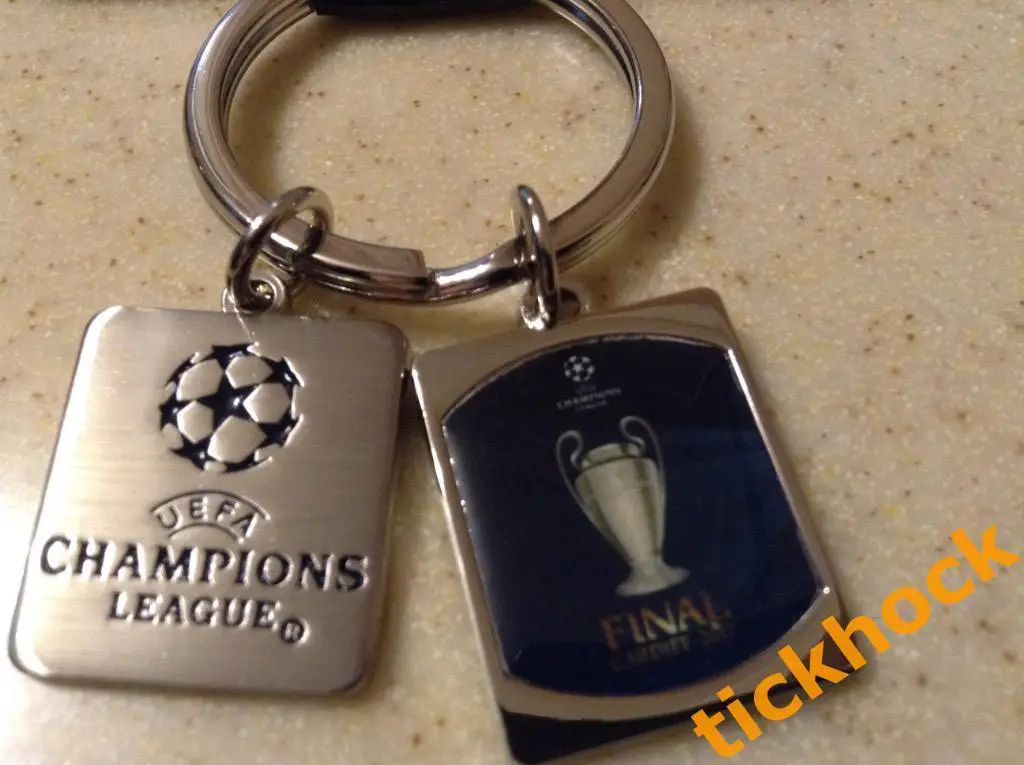 Кардифф.Финал. Лига чемпионов 2017 Ювентус - Реал М. официальные значок и брелок 3