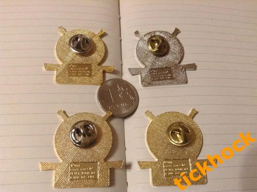 Coca Cola спонсор НХЛ -- набор из 4 значков Калгари, Анахайм, Даллас, Вашингтон 1