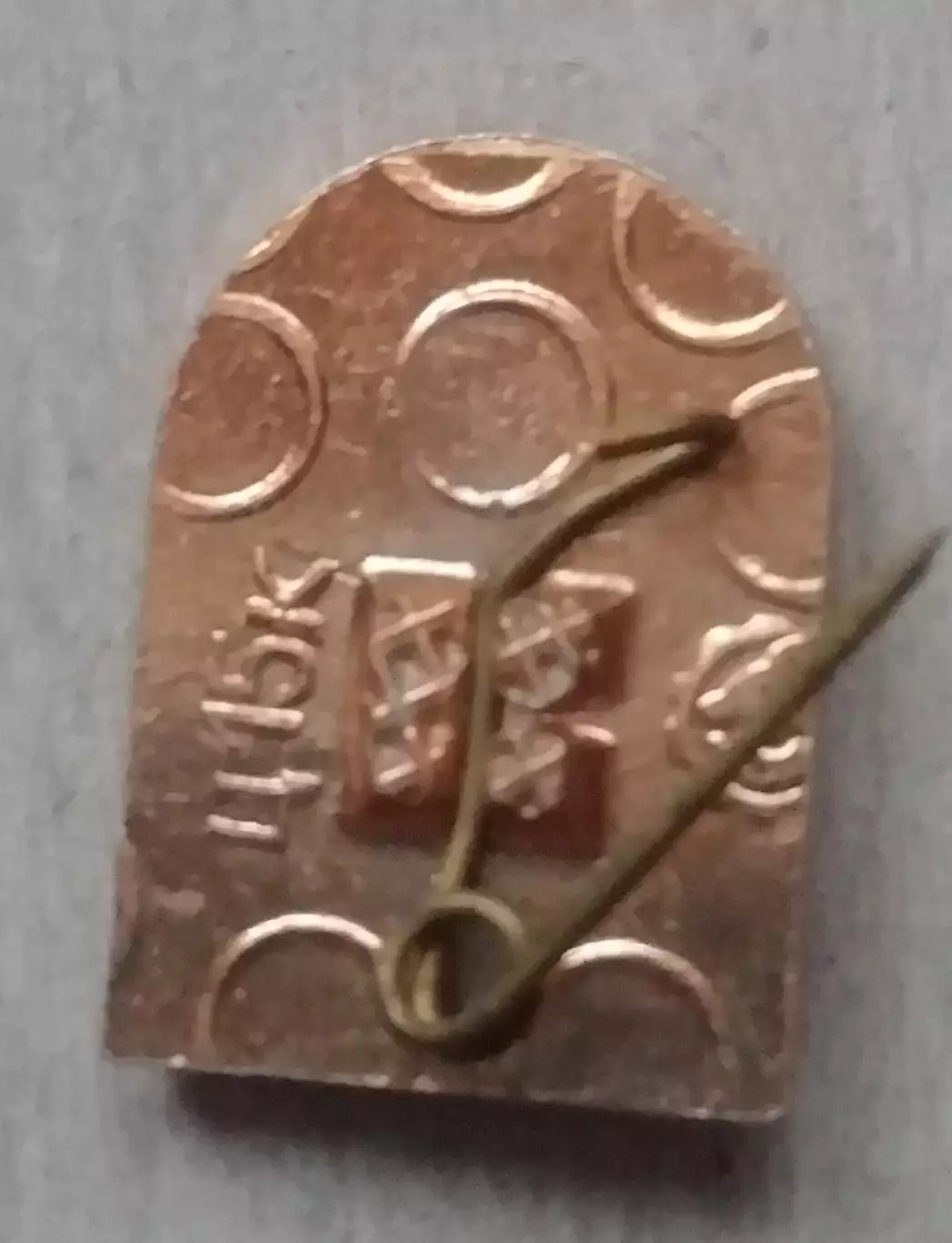 знак ЗНАЧОКмишка олимпийский 1