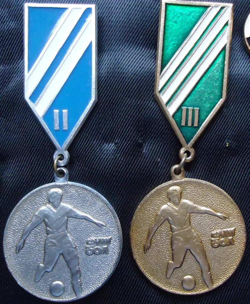 2 Медали- 2-3 место по футболу (серебро, бронза)