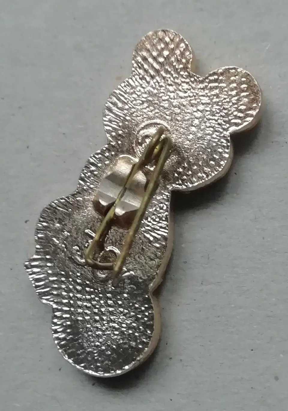 Знак, значок Олимпийский мишкаКИЕВ 1980 С мячом 1