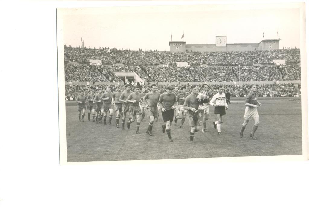 Фото ЦДКА - сборная Румынии 1952 год. Товарищеский матч. Оригинал.