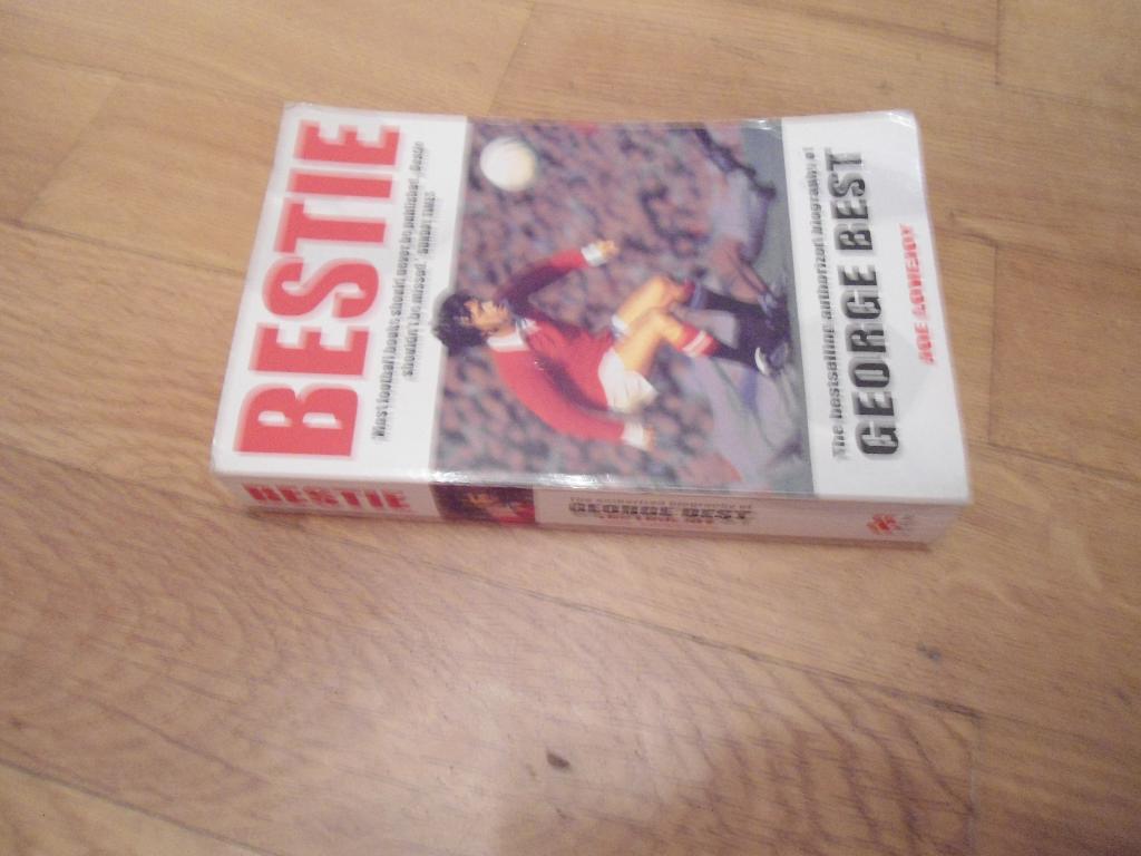 книга - Джордж Бест -- футбол - спорт