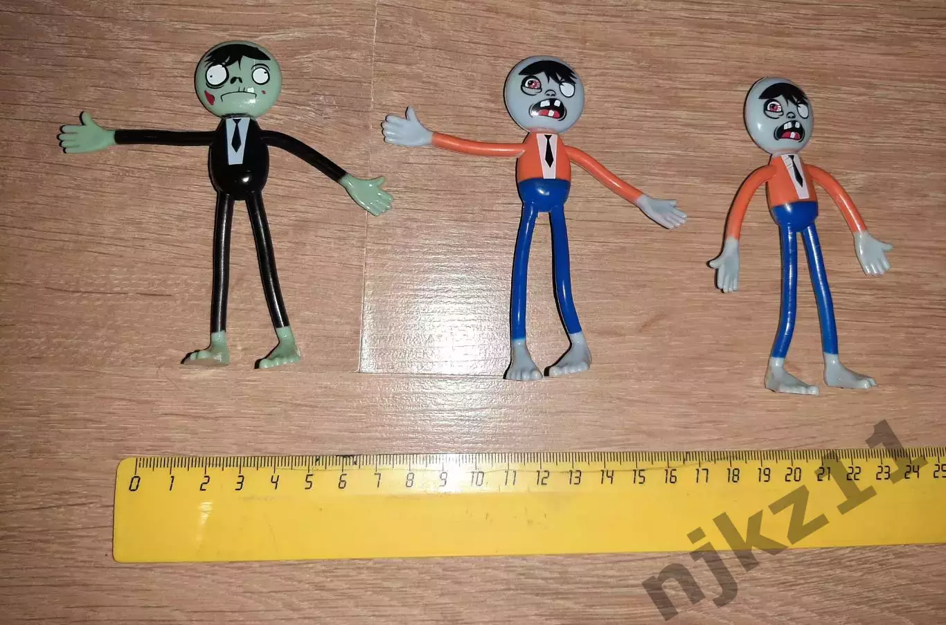 3 фигурки игрушки монстры худенькие немного страшненькие для игр
