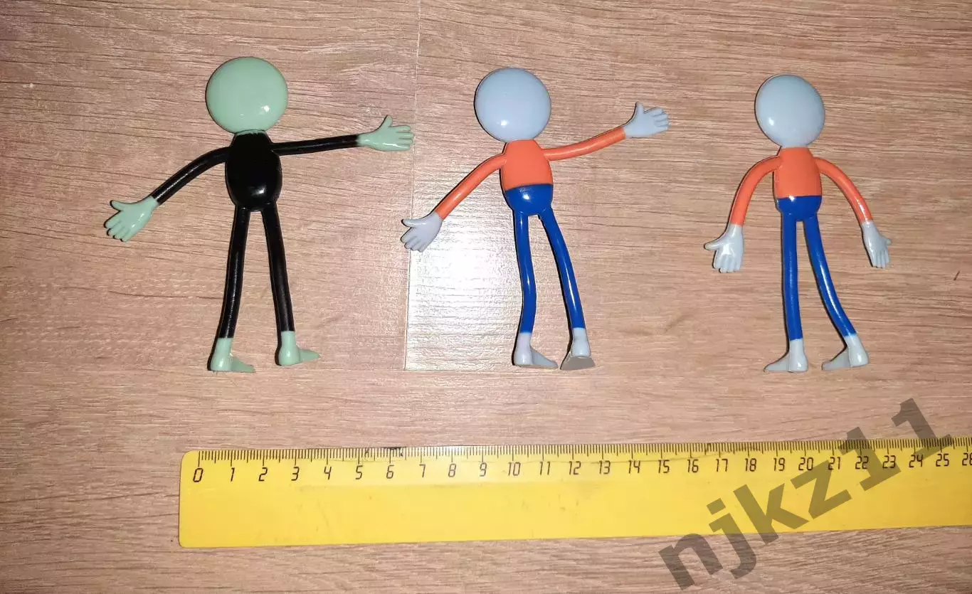 3 фигурки игрушки монстры худенькие немного страшненькие для игр 1