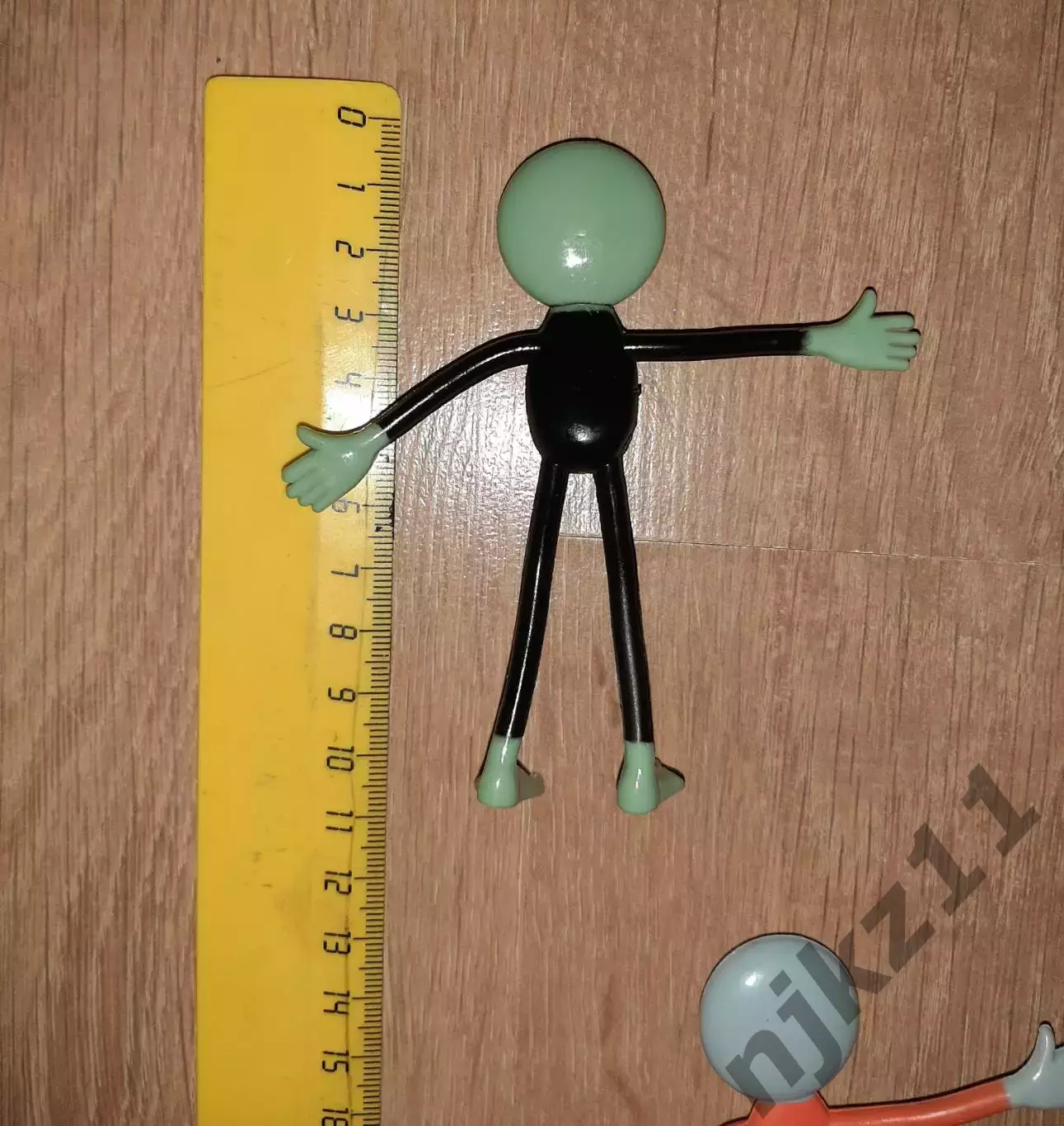 3 фигурки игрушки монстры худенькие немного страшненькие для игр 2