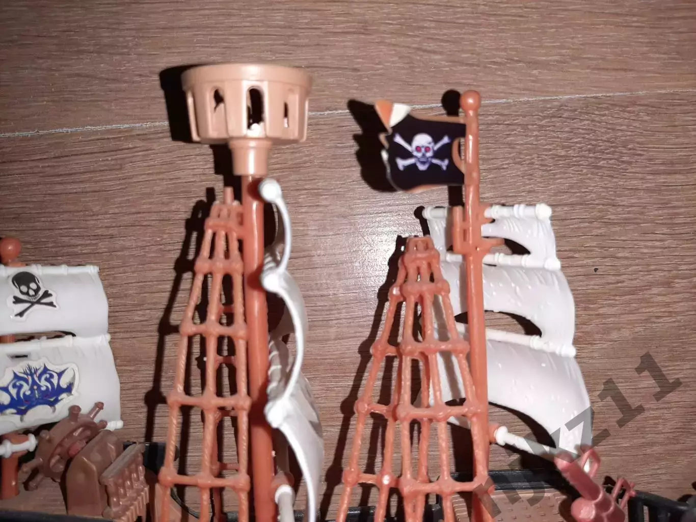 Корабль пиратов монстров с пиратскими флагами 5