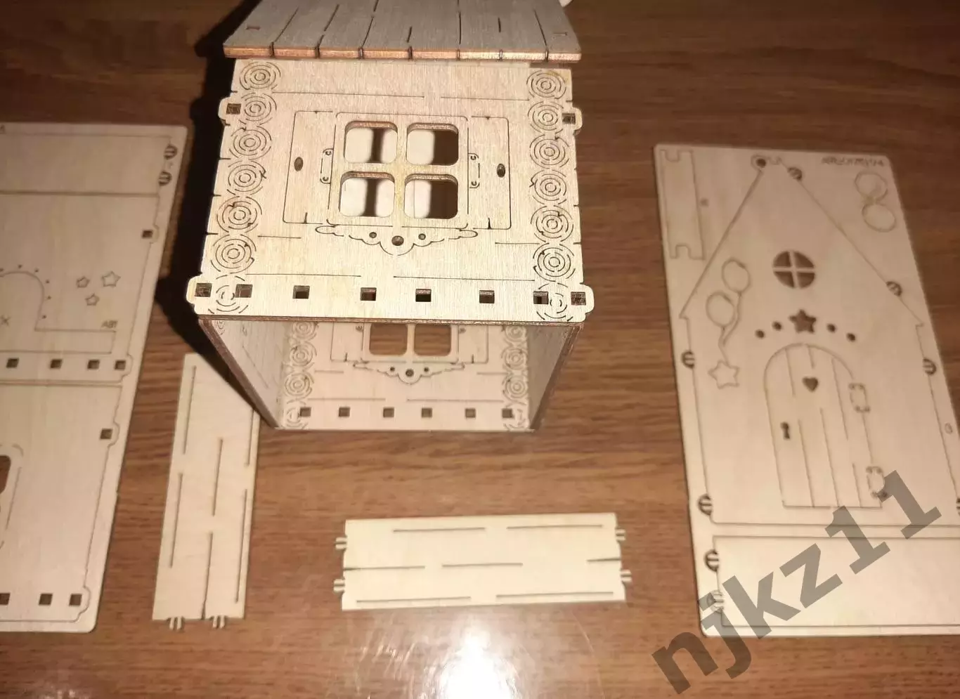 Сделай домик сам. Выпиливание и выжигание из шпона детского домика, кормушки 1