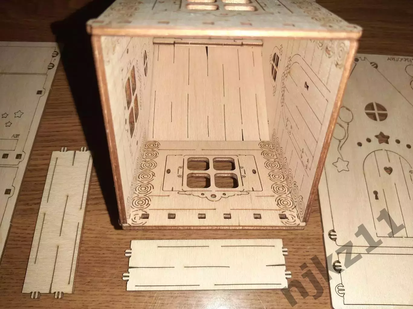 Сделай домик сам. Выпиливание и выжигание из шпона детского домика, кормушки 3