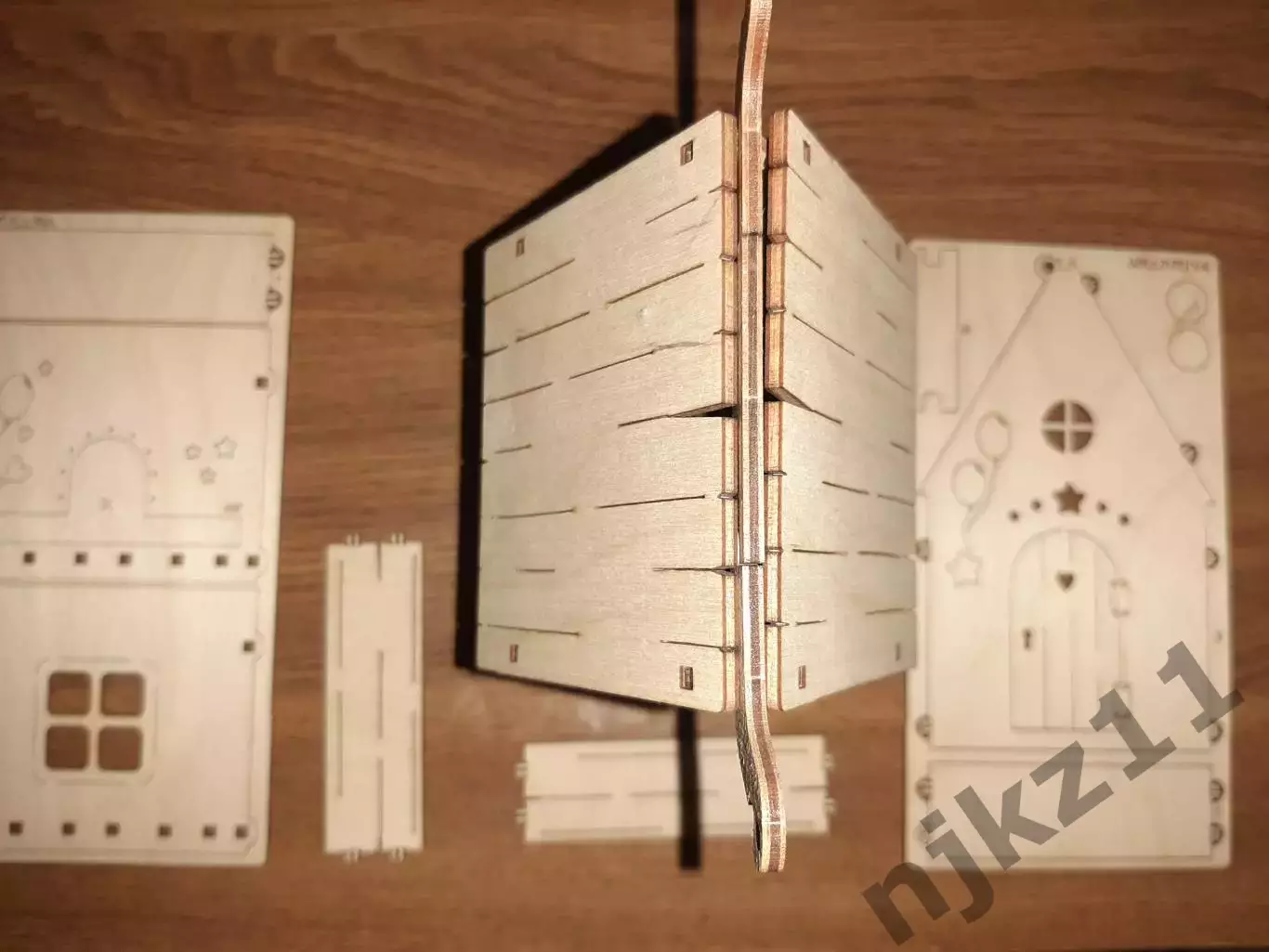 Сделай домик сам. Выпиливание и выжигание из шпона детского домика, кормушки 4