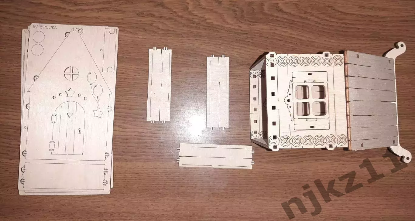 Сделай домик сам. Выпиливание и выжигание из шпона детского домика, кормушки 5