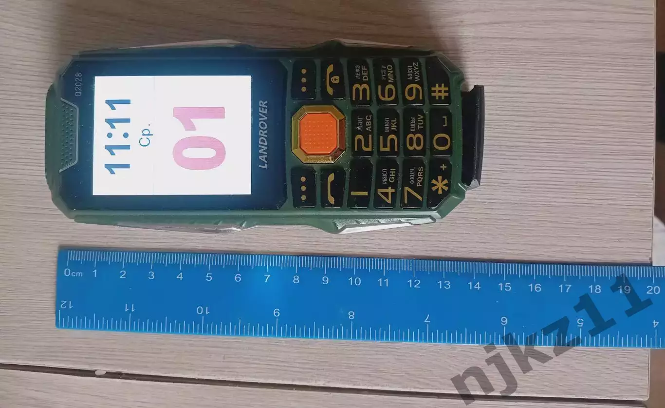 Противоударный кнопочный телефон Land Rover Q2028 две симки, фонарь, приемник 1