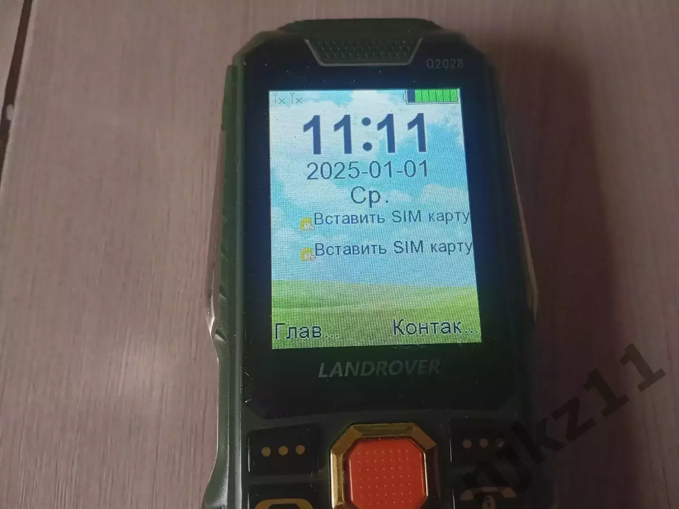 Противоударный кнопочный телефон Land Rover Q2028 две симки, фонарь, приемник 2