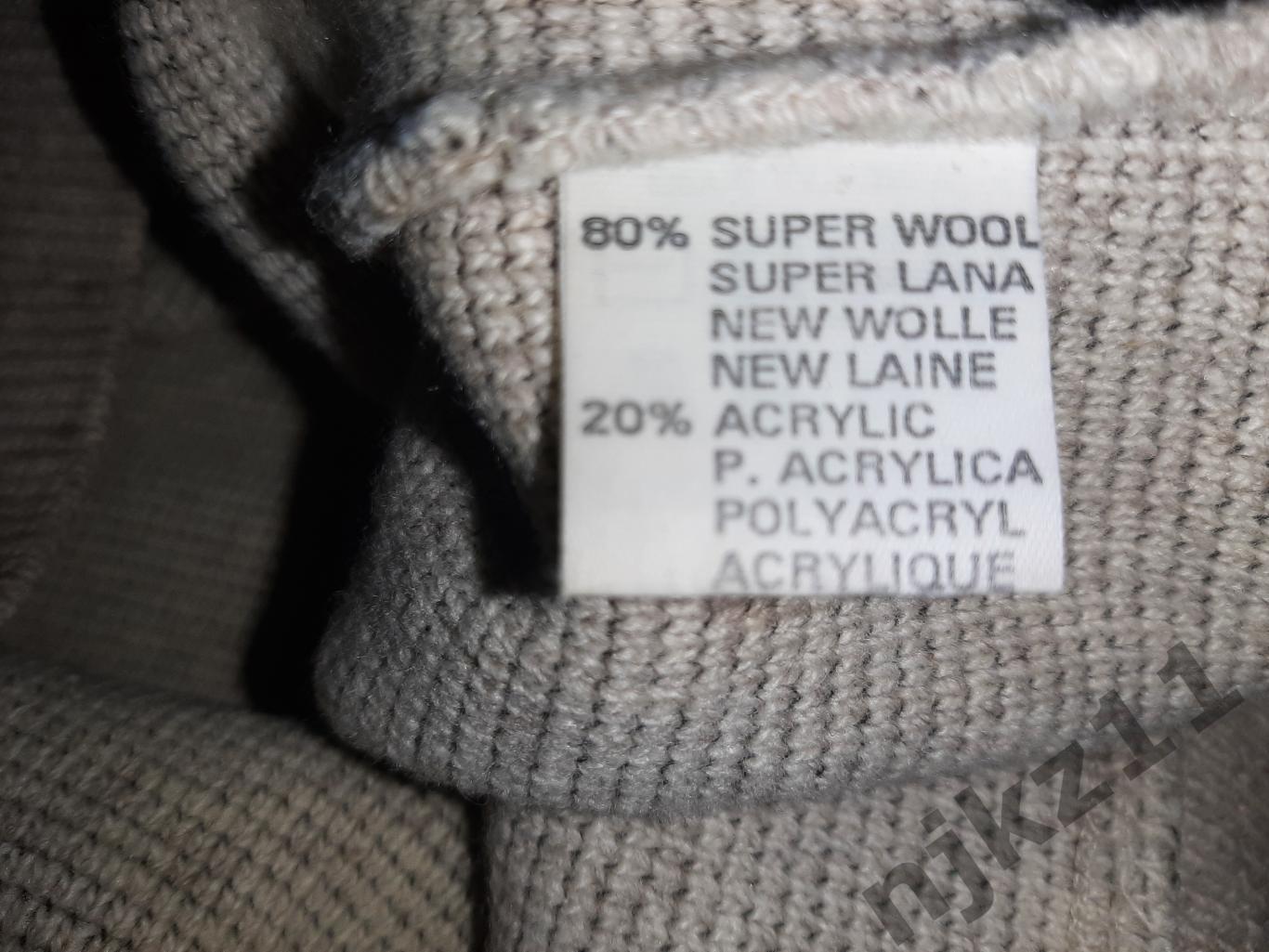 Свитер светлый, размер 52-54 wool 80% 4