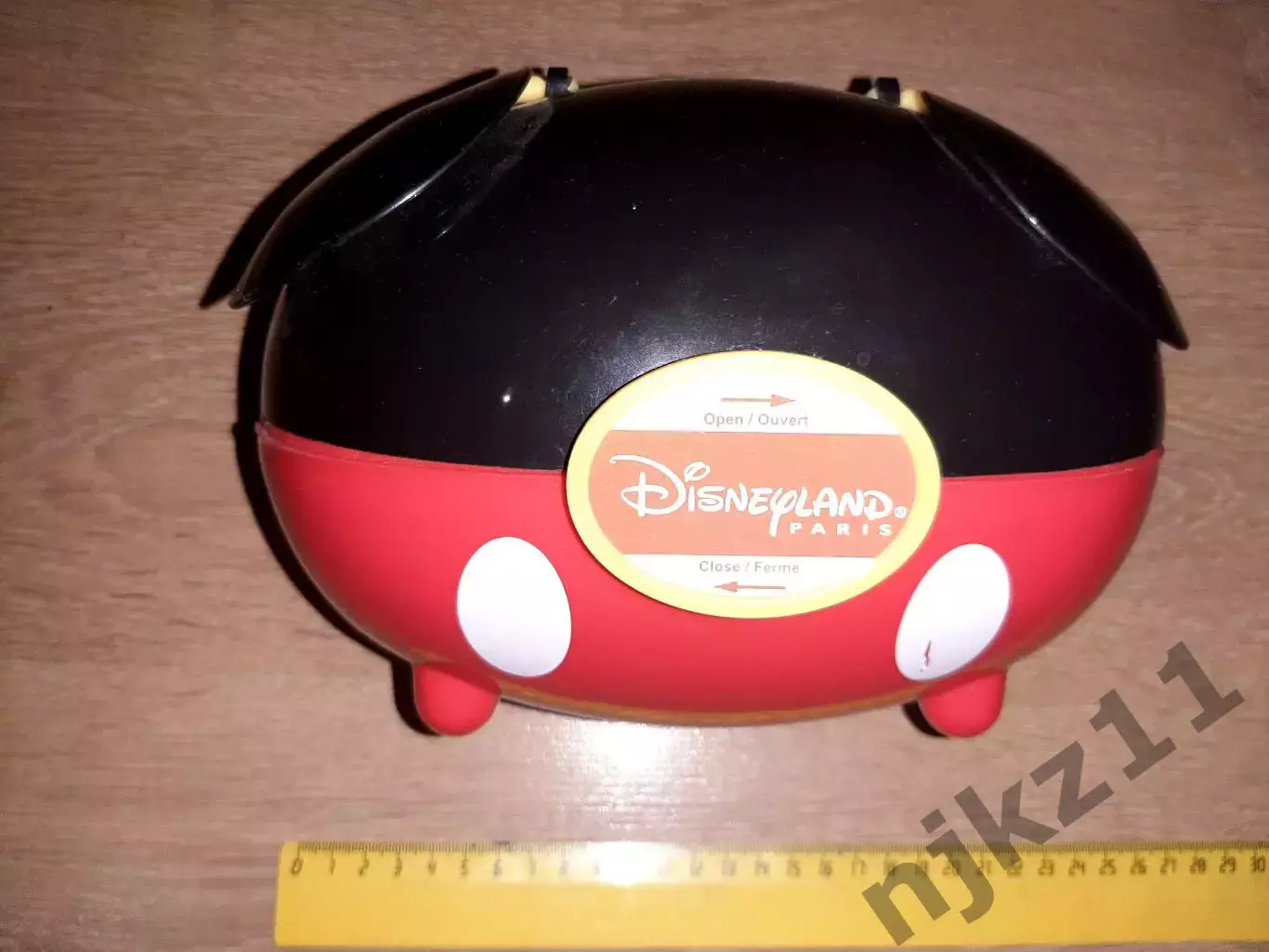 Детский сундук Диснейлэнд, а внутри игрушки мелкие