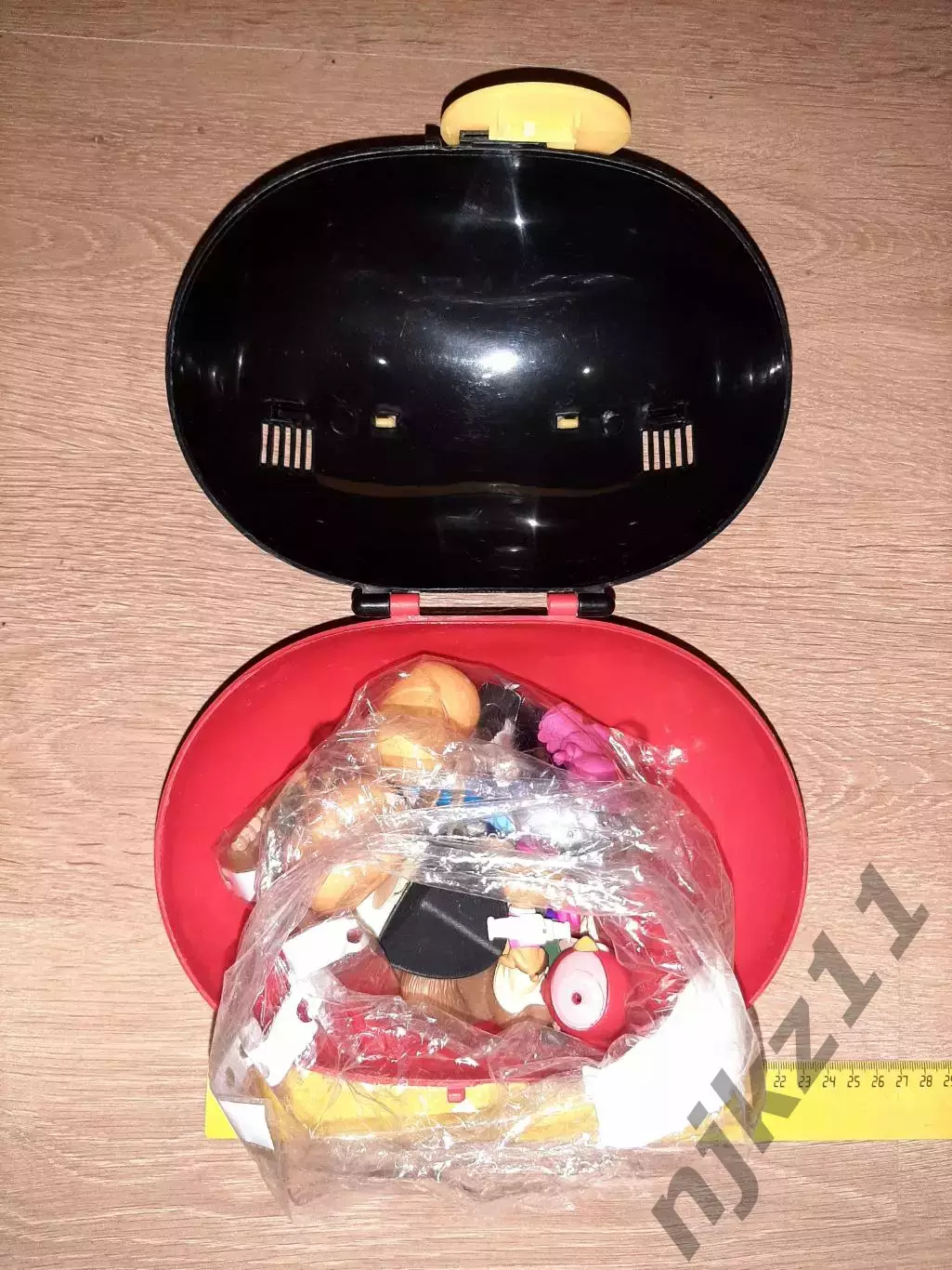 Детский сундук Диснейлэнд, а внутри игрушки мелкие 3