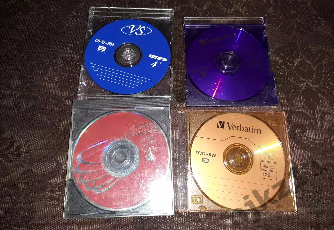 Оптические диски DVD+RW 4 с футлярами. Многоразовая запись!