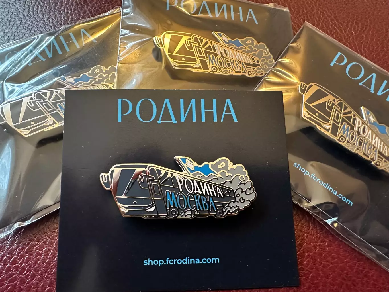 Официальный знак ФК Родина (Москва) автобус