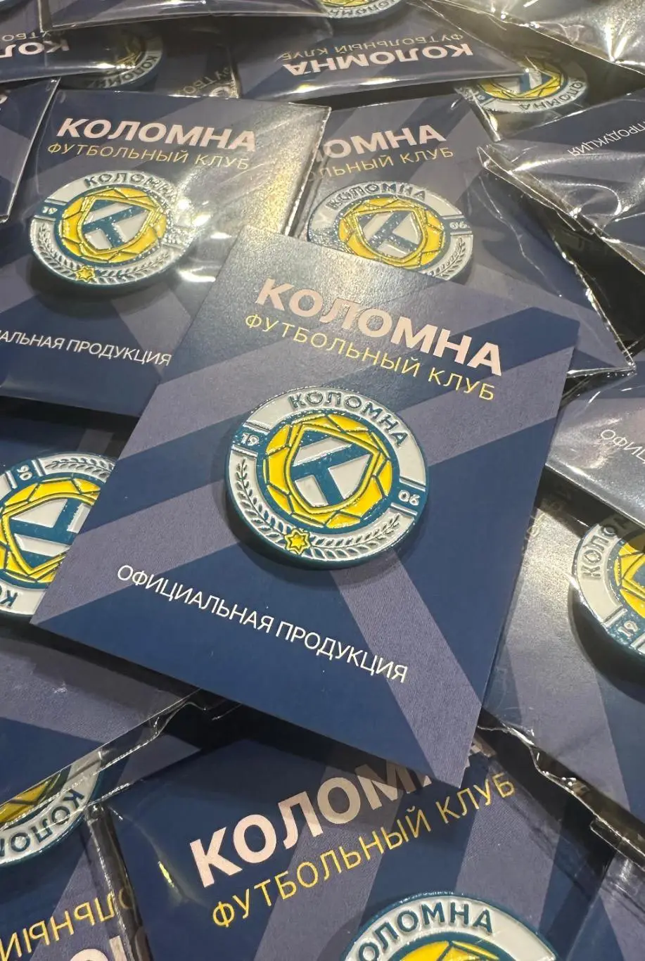 Официальный знак ФК Коломна