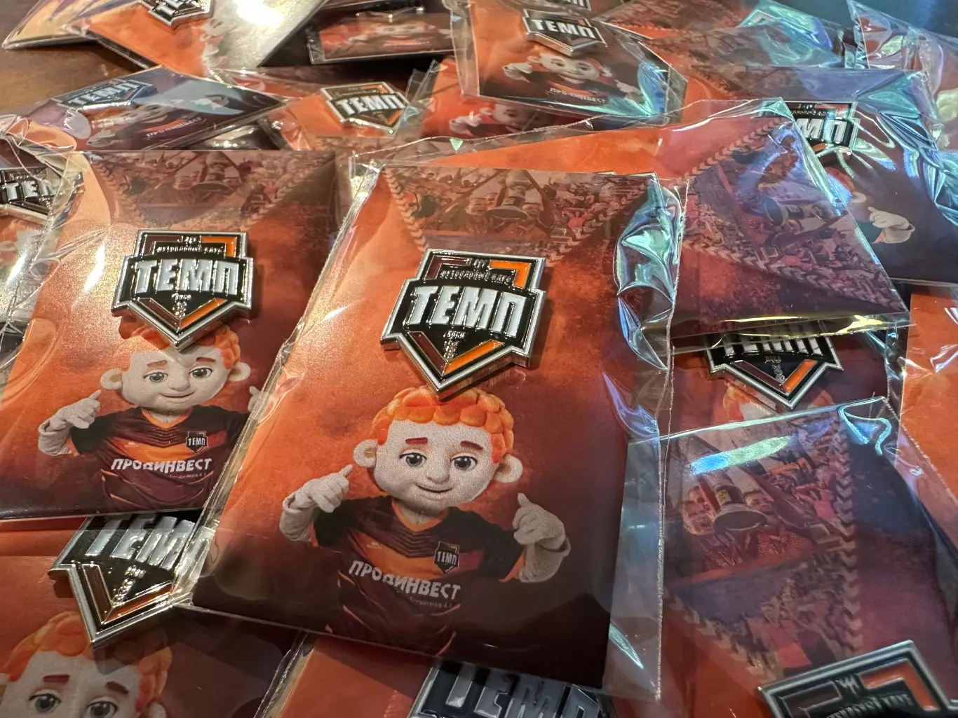 Официальный знак ФК Темп (Барнаул)