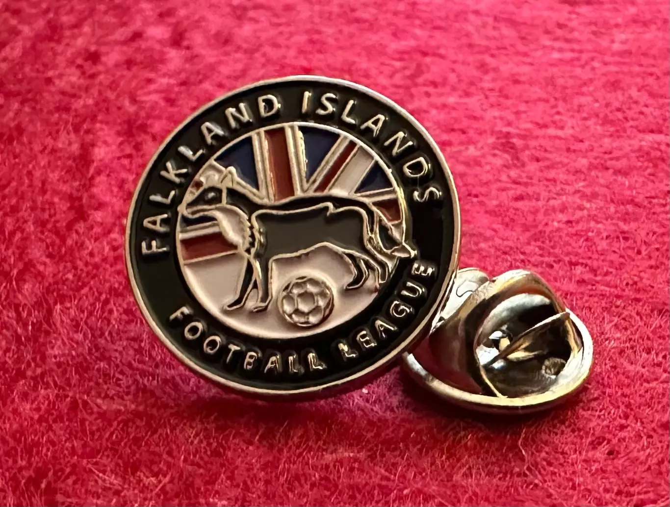 Официальный знак футбольной лиги Фолклендских островов.