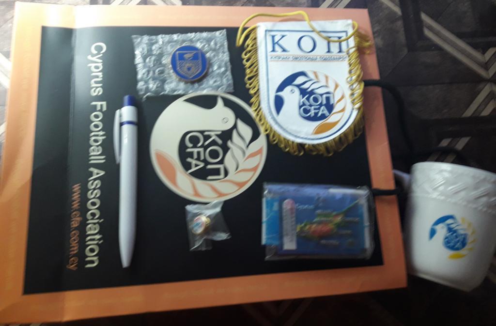 Сувенирный набор от федерации футбола Кипра