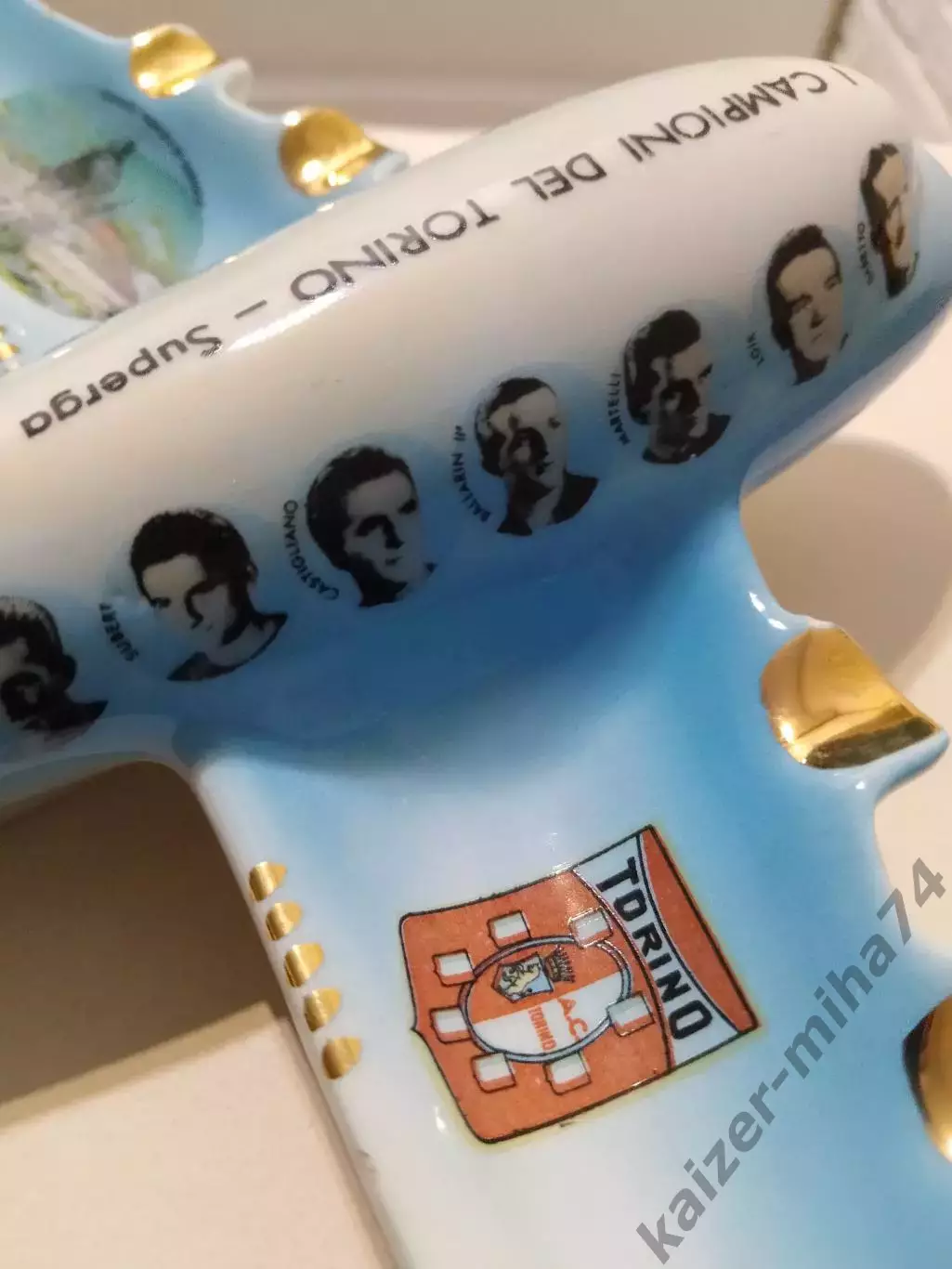 Самолёт керамика с футбольной командой Торино..в память погибшей команды. 1