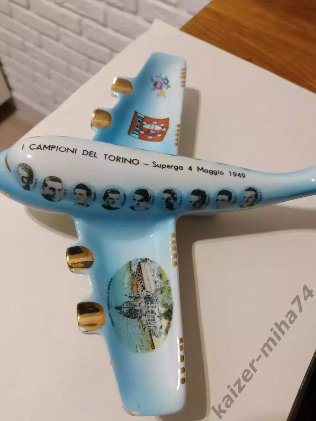 Самолёт керамика с футбольной командой Торино..в память погибшей команды. 2