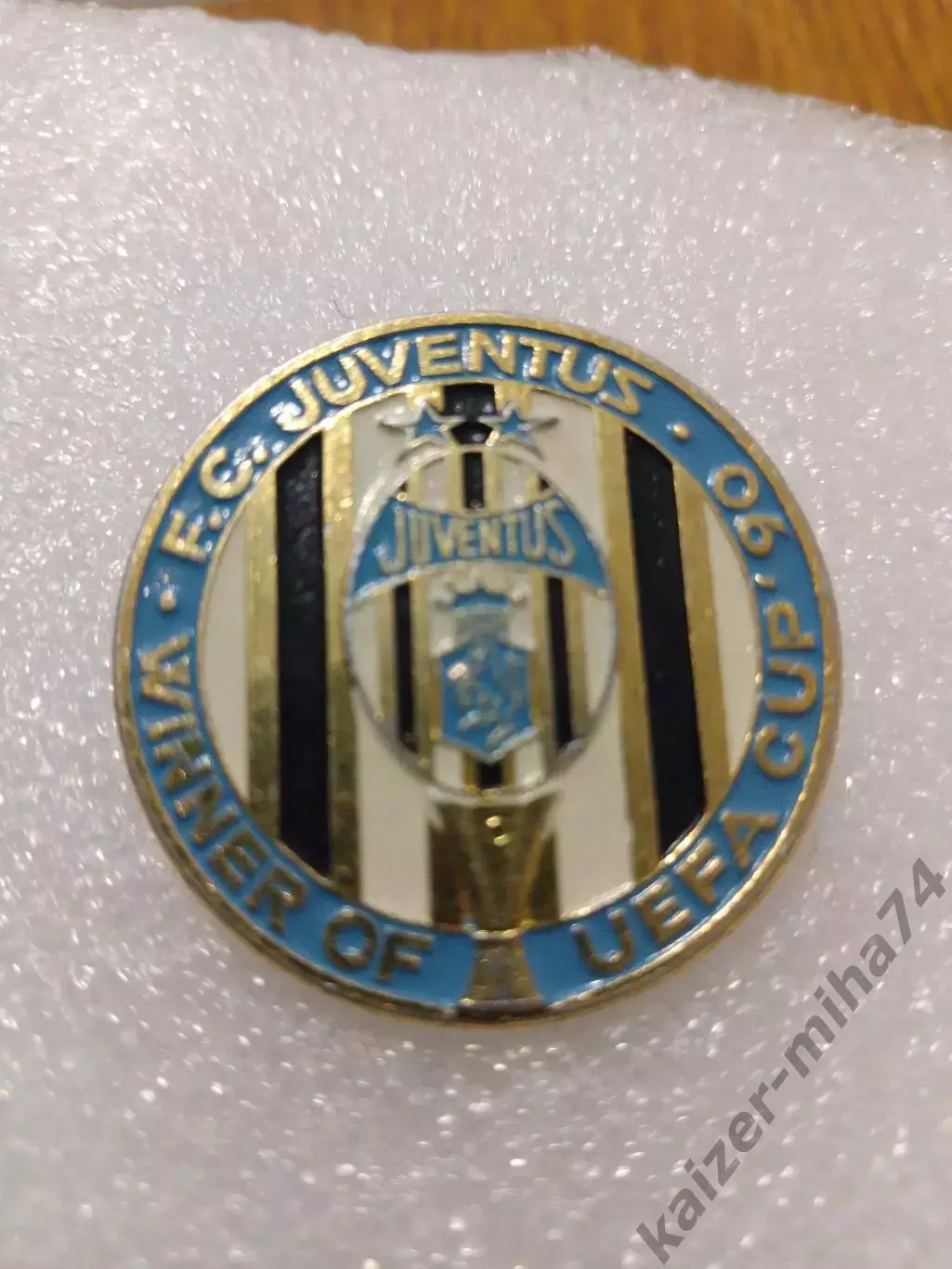 Футбол знак из серии победители кубков УЕФА ....