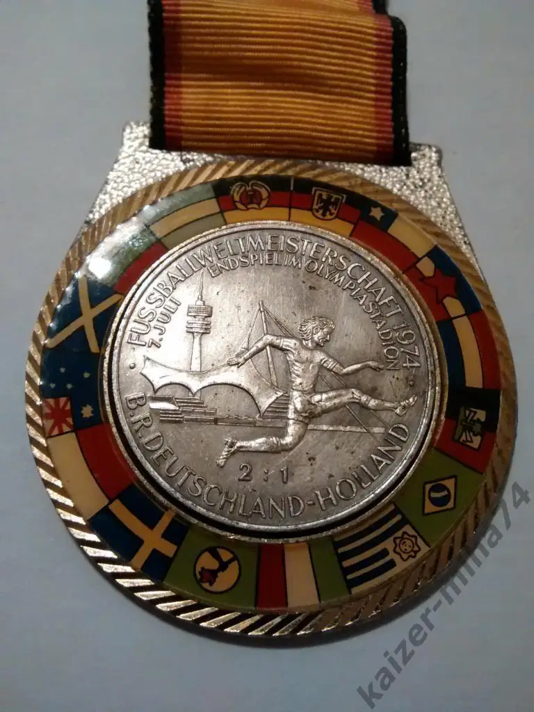медаль в честь победы Германии в ЧМ-1974г. 3