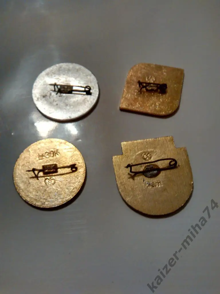 Динамо Киев.лот из 4-х.знаков.. 1