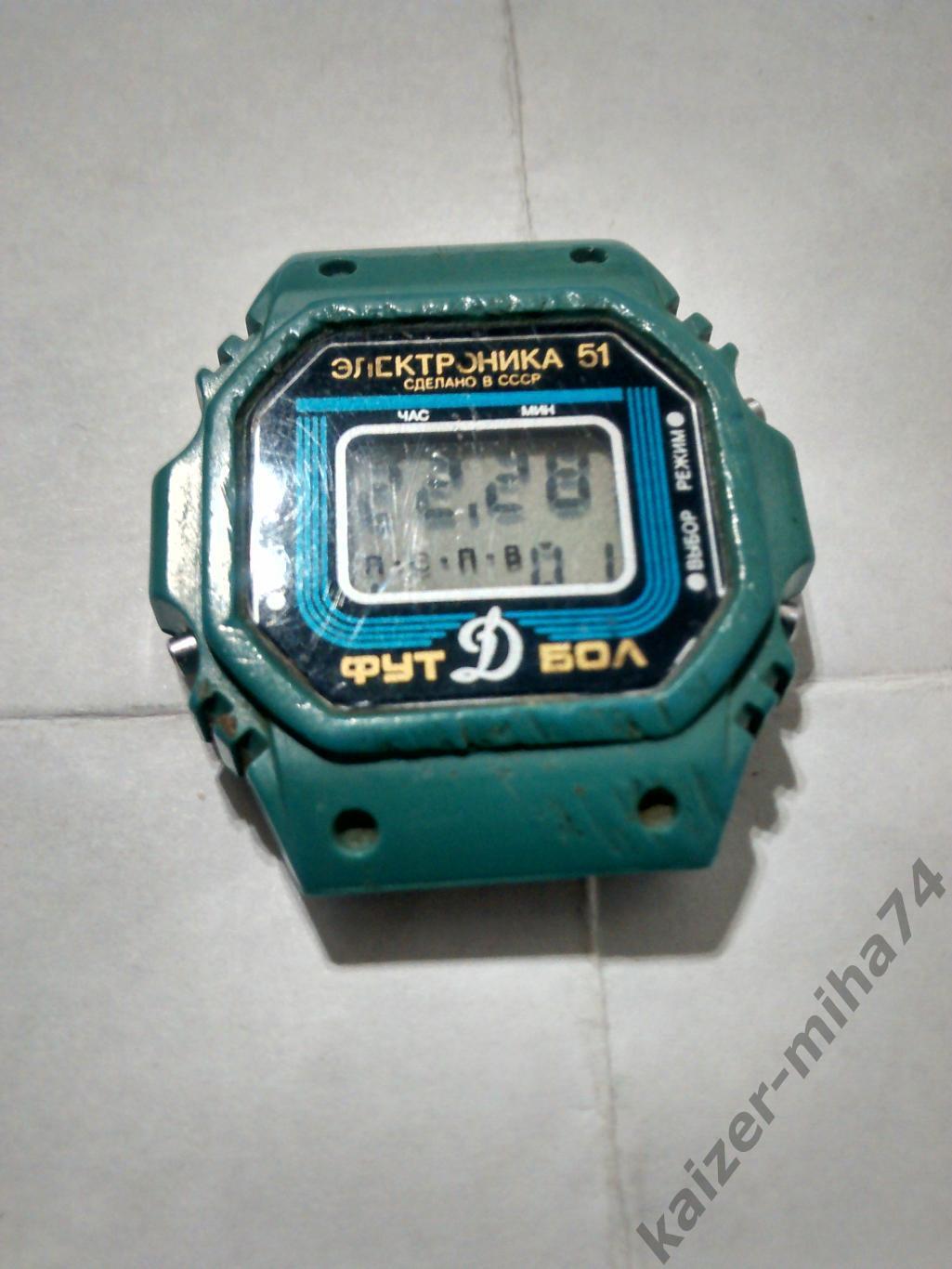 часы электроника 51.сделано в СССР.с символикой Динамо/футбол.