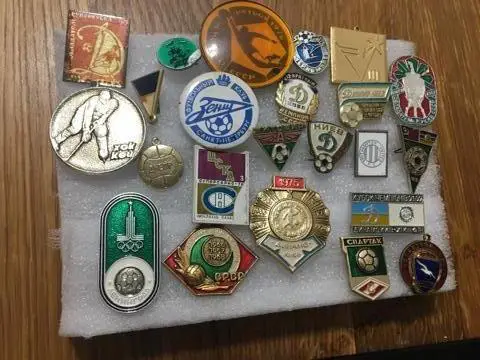 Лот значков в ремонт