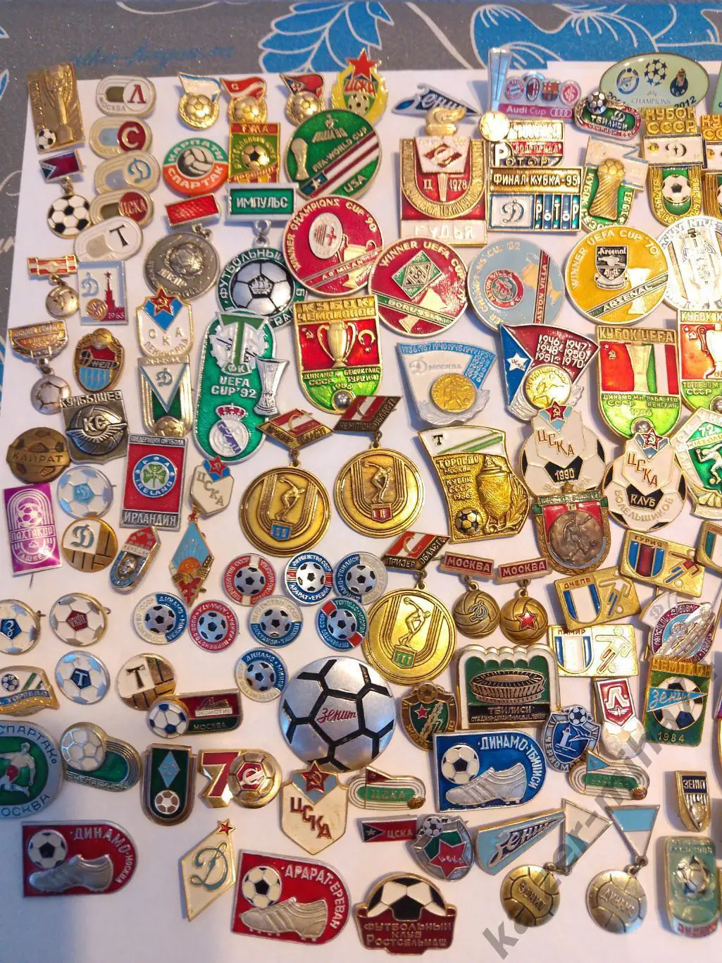 Коллекция значков. 2