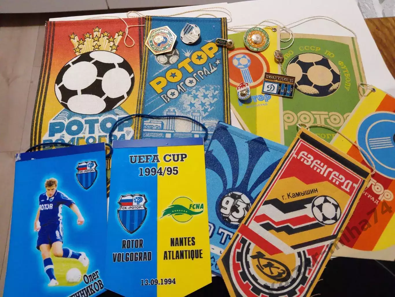 Подборка вымпелов и значков по ротору и волгоградскому футболу..