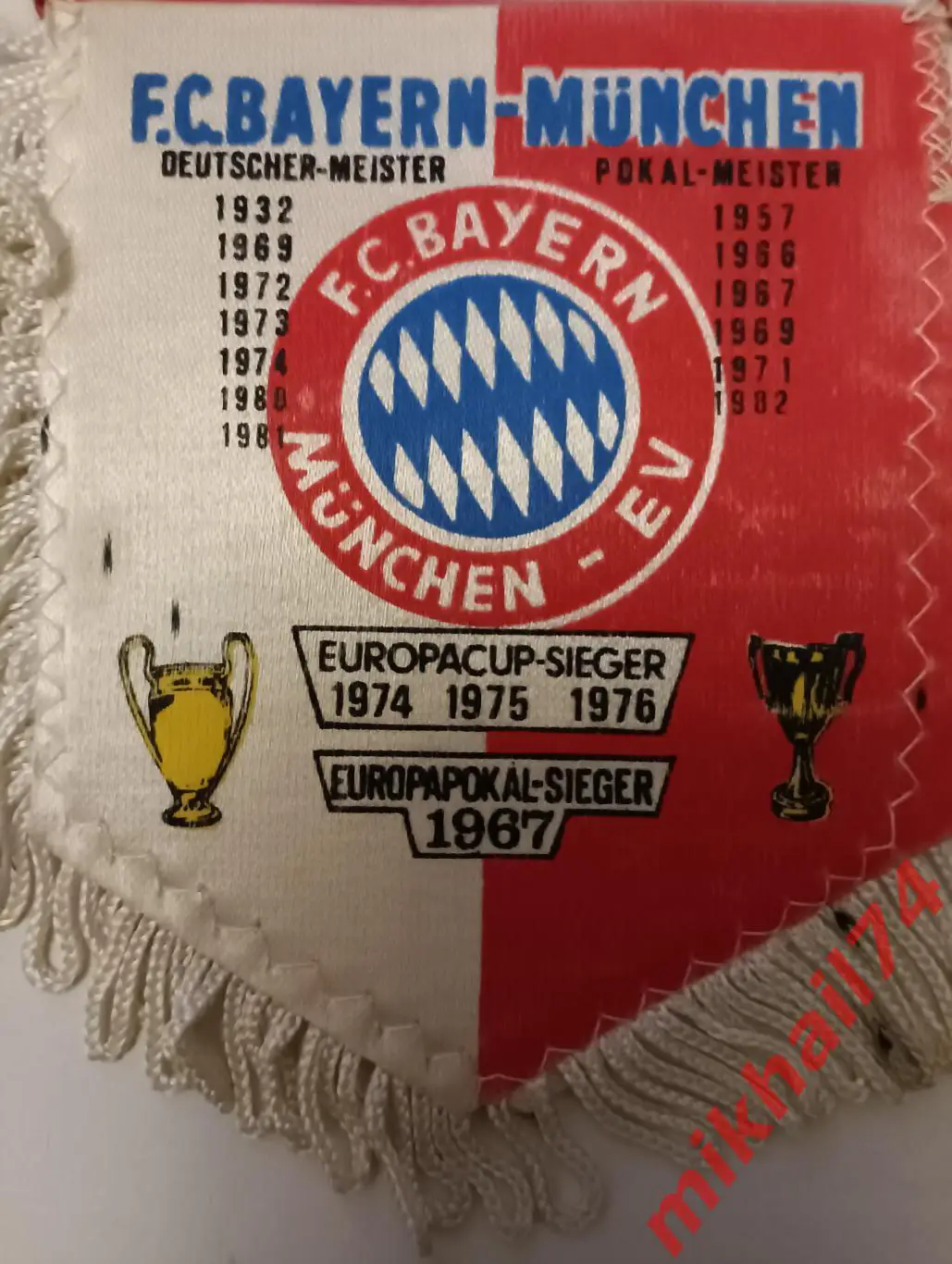 Вымпел.БАВАРИЯ (Мюнхен, Германия). Футбольный клуб. Двусторонний. (8*9,5 см) 1